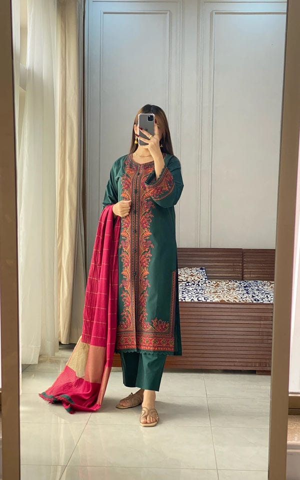 Gulrukh- Stitched 3Pc Embroidered Winter Fabric