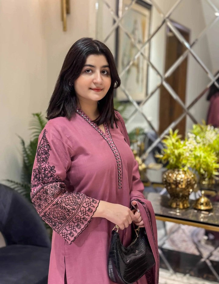 Suroor Stiched 3PC Embroidered Winter Fabric